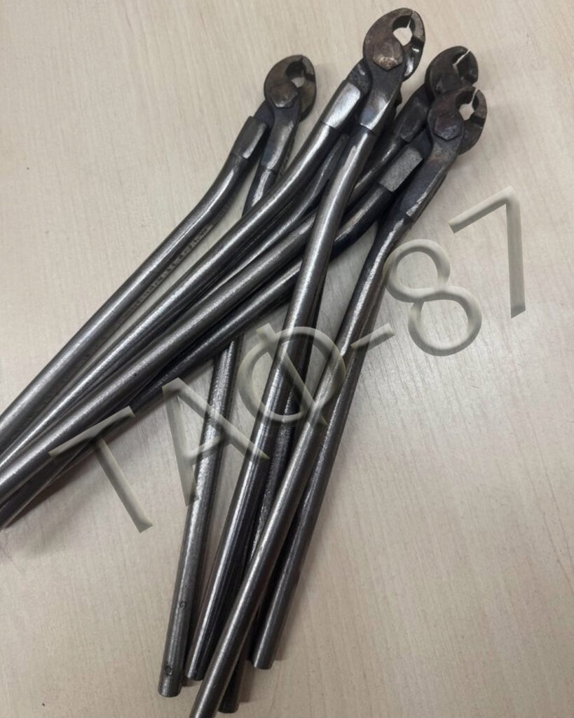 Щипці для скоб