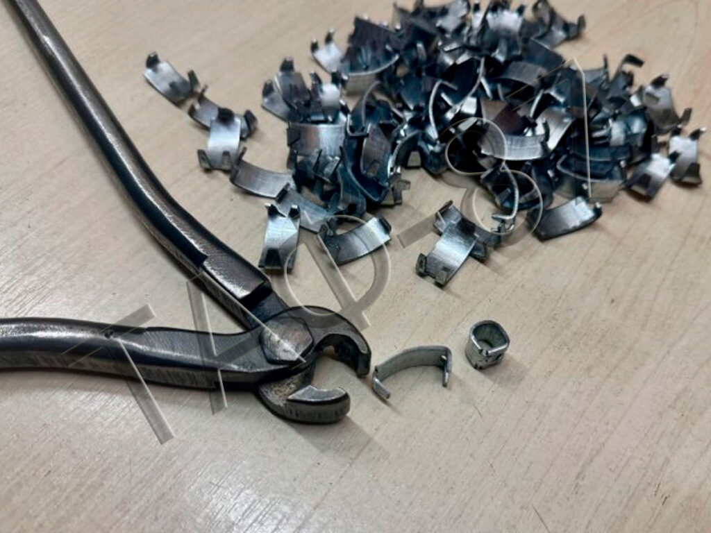 Щипці для скоб